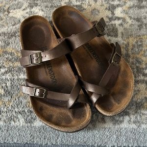 Mayari Birkenstocks